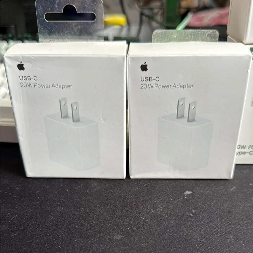 Apple USB-C 20W Power Adapter - White LOT